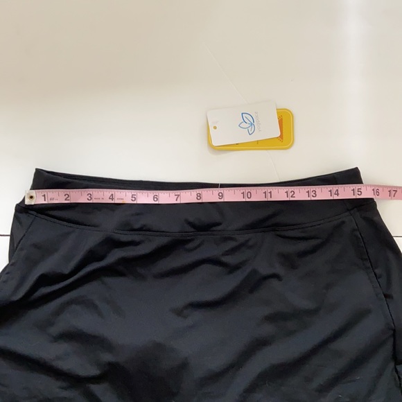 NWT Yogipace UV Protection 17” Skorts Size Large - Picture 4 of 9